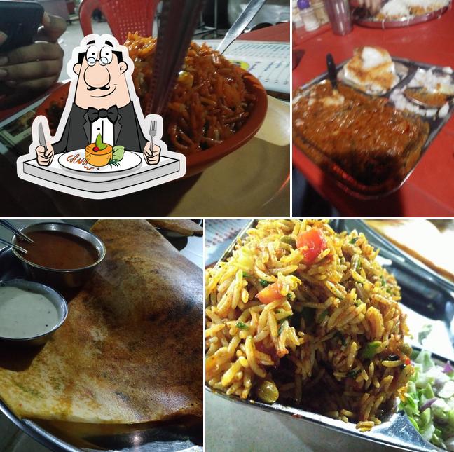 Meals at Manmohan Bhaji-Pav Centre
