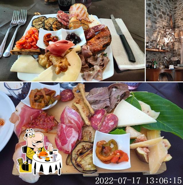 Tra le diverse cose da Ristorante Mulino Corona Longa si possono trovare la cibo e bancone da bar