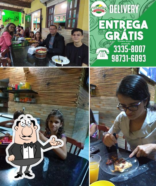 O interior do City Lanches