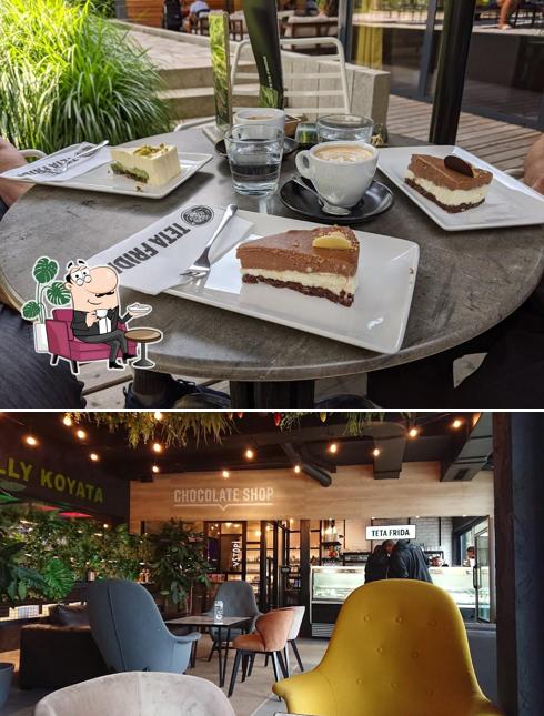 Siediti a un tavolo di Čokoladna kavarna Teta Frida Manufaktura Limbuš