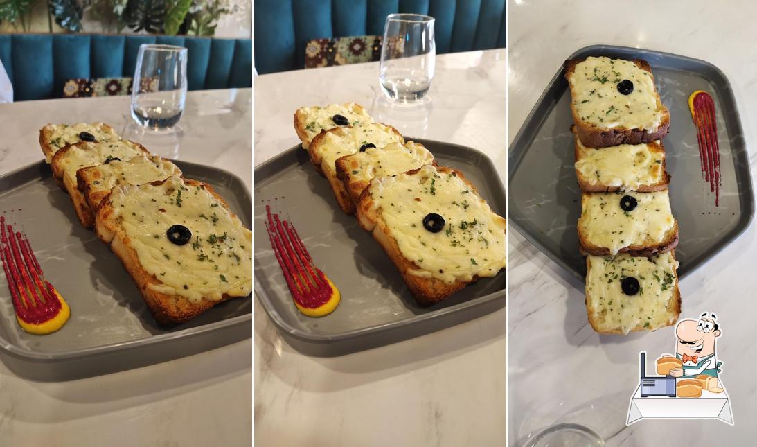 Garlic bread at Brewbakes