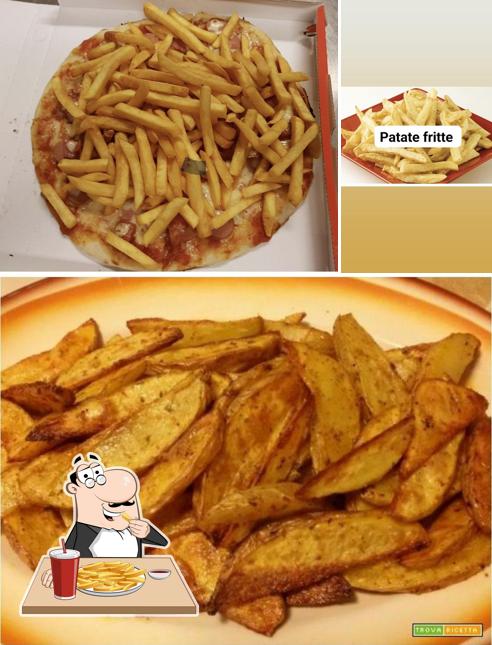 Prova a prendere un piatto di patatine a Nuova Arte Della Pizza