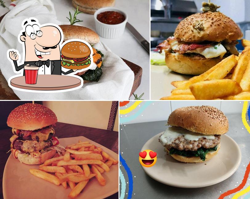 Concediti un bell'hamburger a Jekyll Pub - cibo e bevande