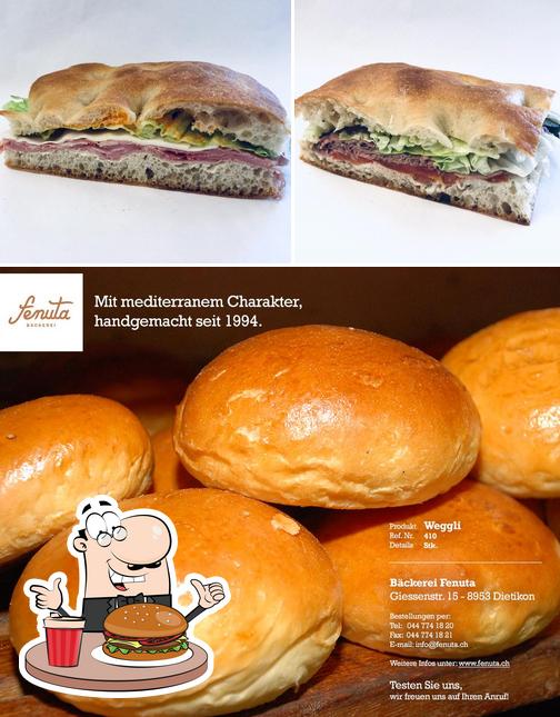 Ordina un hamburger a Fenuta AG