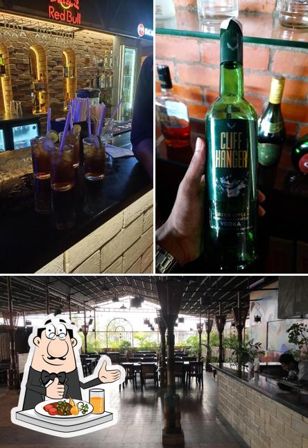 The photo of Le Chicago Bar & Grill’s food and interior