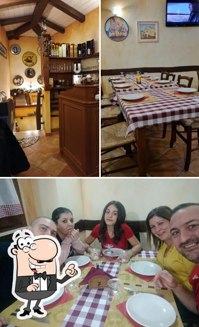 Faine Genovese Belmonte si caratterizza per la interni e tavolo da pranzo