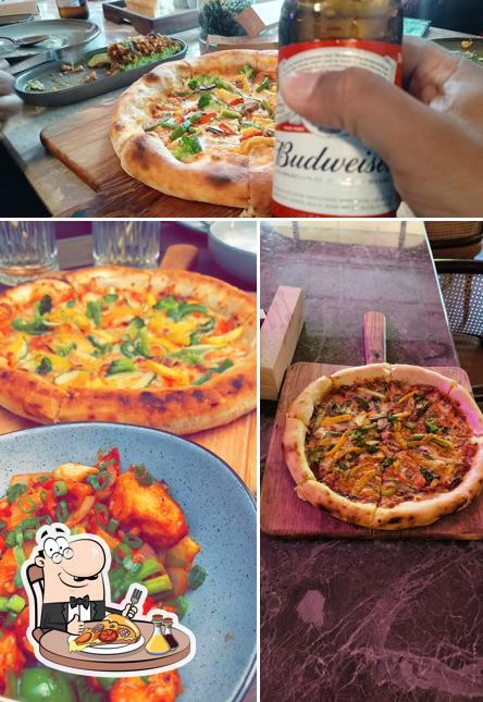 Order pizza at one8 Commune, Punjabi Bagh