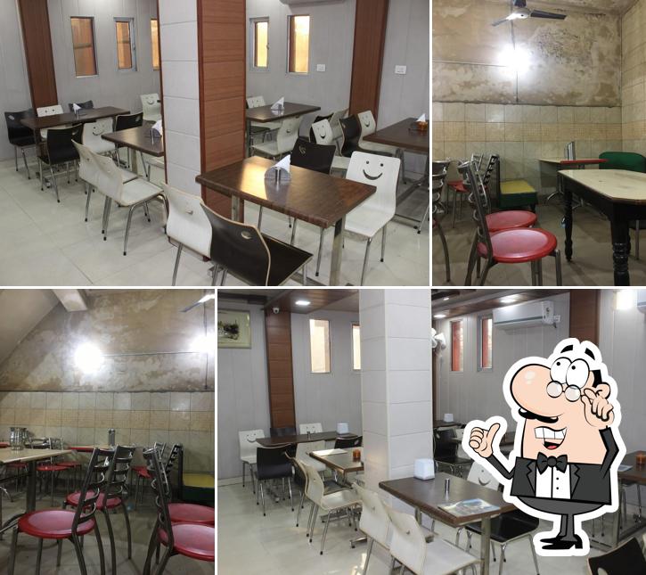 The interior of Old Kundan Dhaba