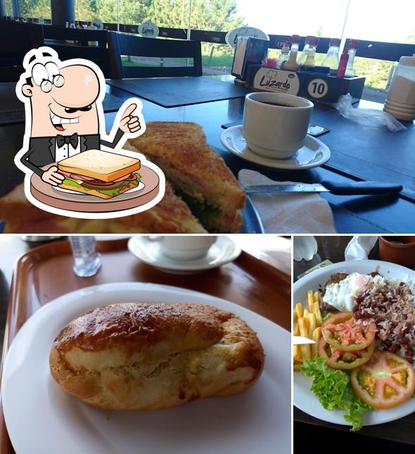 Sanduíches de queijo grelhado em Osório Luzardo Restaurante e Lancheria