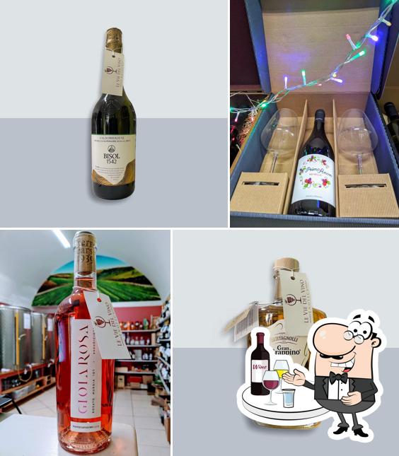 Angolo Di Vino serve alcolici