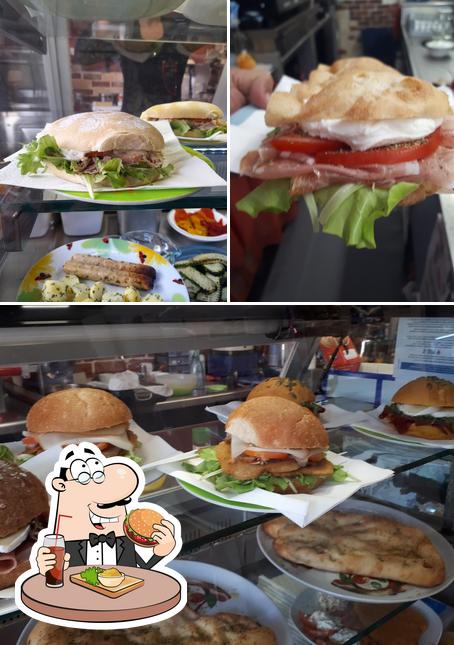 Ordina un hamburger a Non solo bar