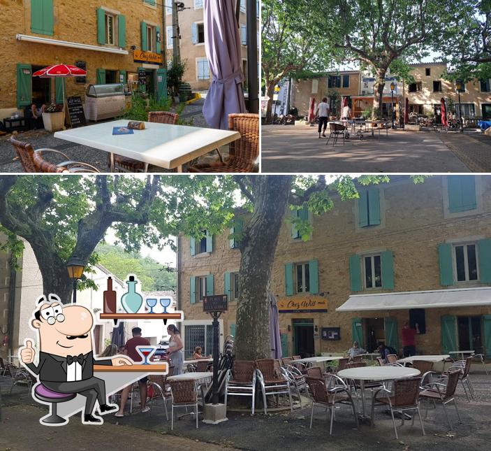 Installez-vous à l'une des tables de Chez Will