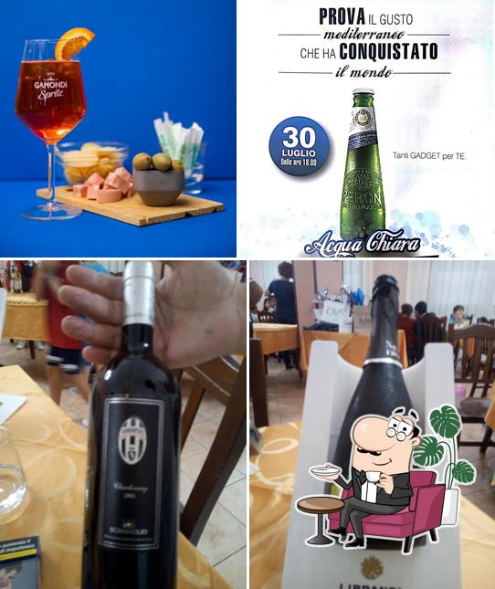 La immagine di interni e bevanda da Bar Acqua Chiara Di Eleonora Campisi & C. S.A.S