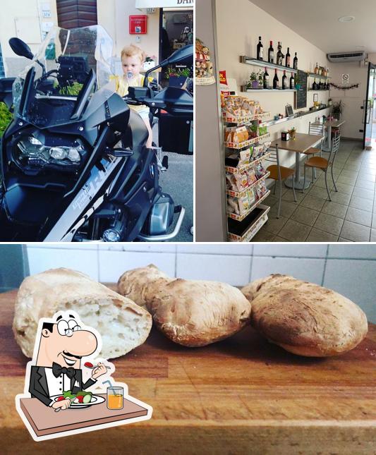 Tra le diverse cose da Bar Al Sottopasso si possono trovare la cibo e interni