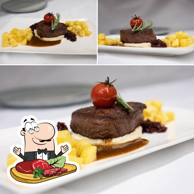 Ordina i piatti di carne a City West Cafe Bar