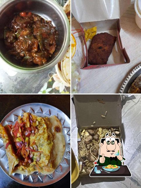 Food at Ma Tara Fastfood center
