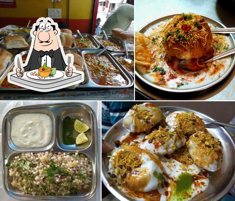 Food at Bhavani Vada Pav