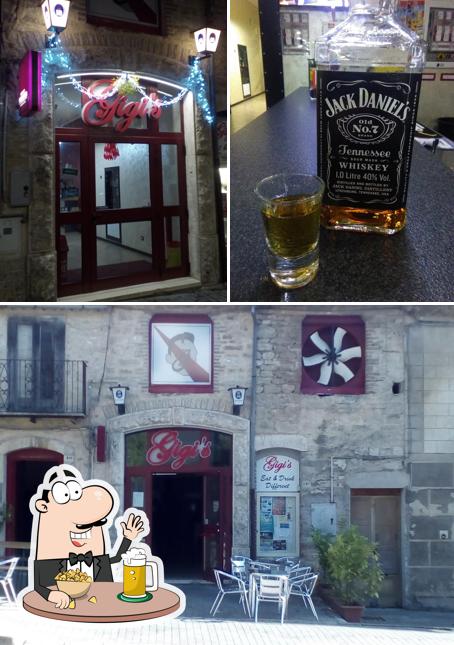 Puoi ordinare un rinfrescante bicchiere di birra chiara o scura