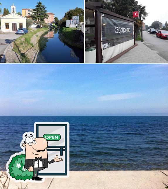 Puoi goderti l'aria fresca dal dehors di Cappuccino Bar
