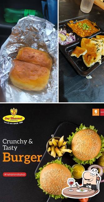 Food at Jay bhavani vadapav