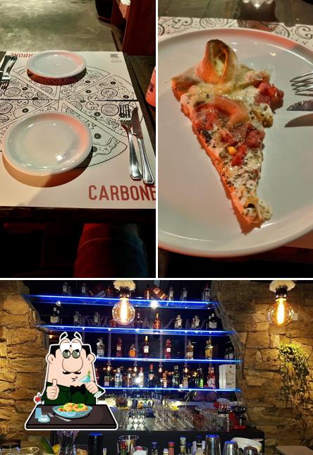 A Carbone Pizzeria se destaca pelo comida e balcão de bar