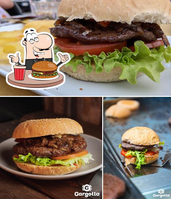 Ordina un hamburger a Gargotta Burger & Pinsa
