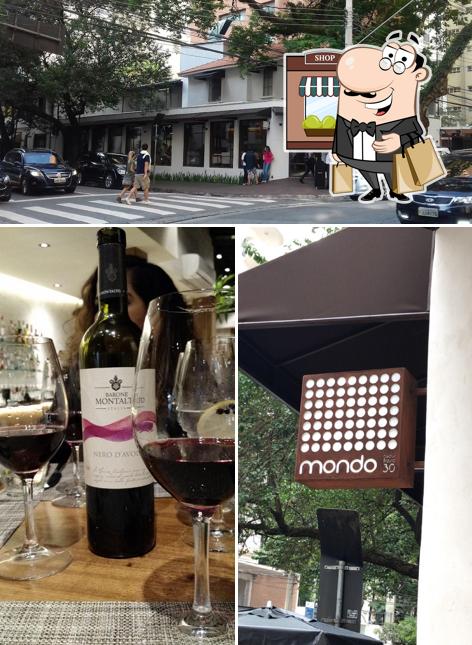Esta é a ilustração apresentando exterior e vinho no Mondo Gastronômico