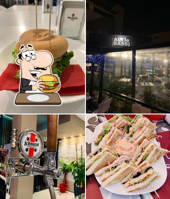 Ordina un hamburger a Alti e Bassi - Bistrot