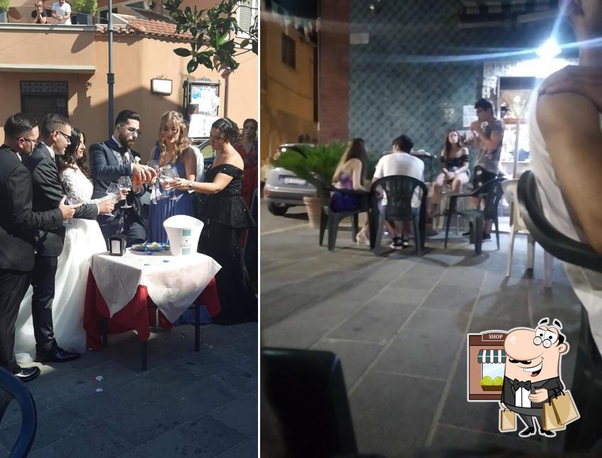 Gli esterni di Bar Johnny di Fiorillo Mario