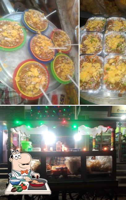 Chicken curry at VENKAT PANIPOORI STALL