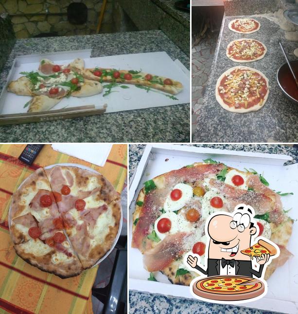 Scegli una pizza a La Piccola Napoli di Massimo Cecere