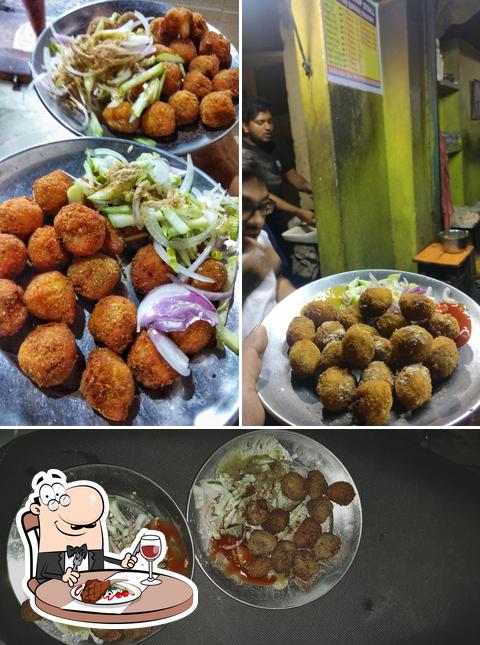 Try out meat meals at Kalia Chop Dokaan