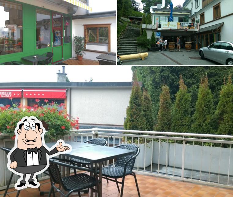 Siediti a un tavolo di A la Turka