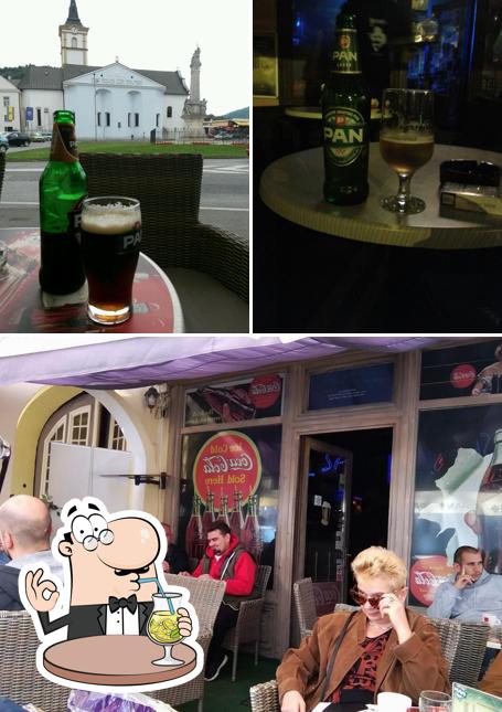 Jetez un coup d’oeil à la photo affichant la boire et intérieur concernant Caffe Bar Sax