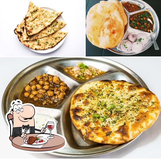 Try out meat dishes at Gayatri Amritsari Kulchewala