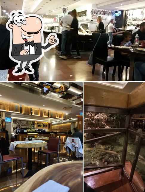 Siediti a un tavolo di Yuni Sushi
