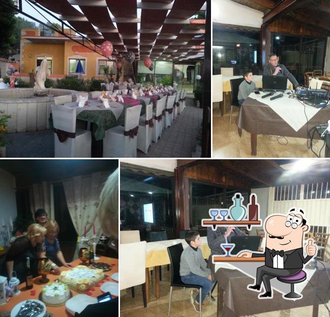 Siediti a un tavolo di Ristorante La Tavernetta
