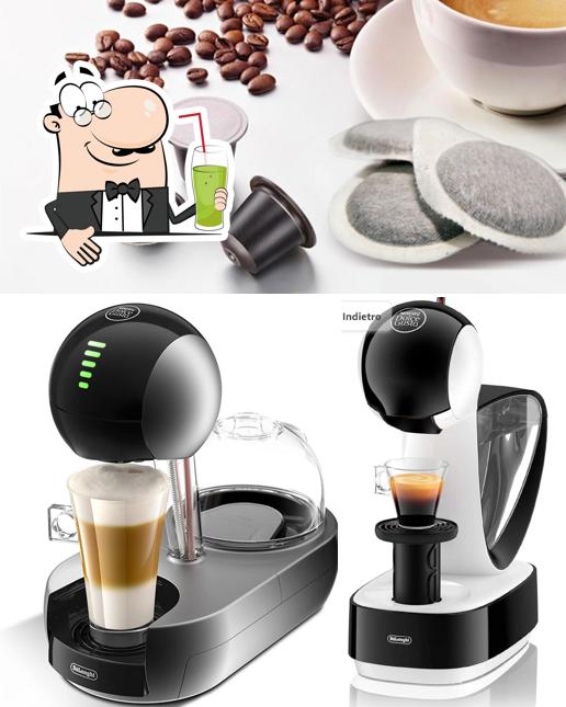 Goditi un drink a NEGOZIO DI CIALDE , CAPSULE E SOLUBILI ASSISTENZA E VENDITA MACCHINE DA CAFFÈ da VERO ESPRESSO CAFE'