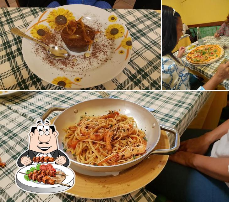 La foto della cibo e tavolo da pranzo di Pizzeria Trattoria Il Girasole Di Vigilante Giovanni