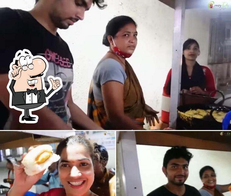 The interior of Khidki Vadapav