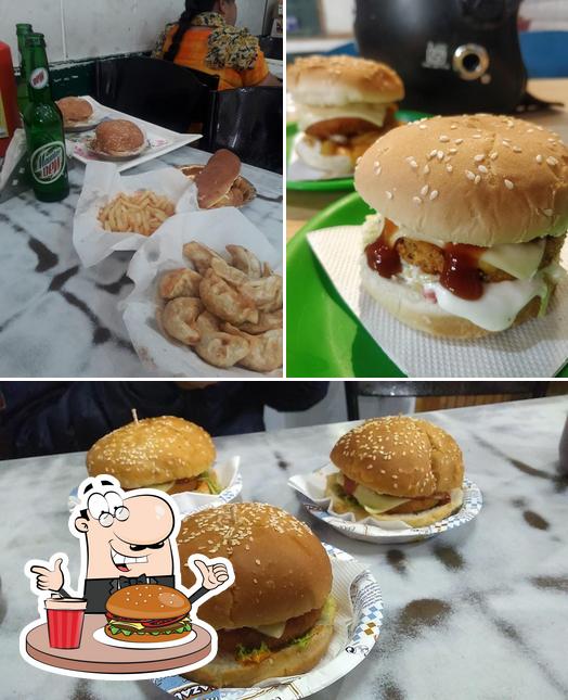 Order a burger at Kuber Fast Meals, Akhara