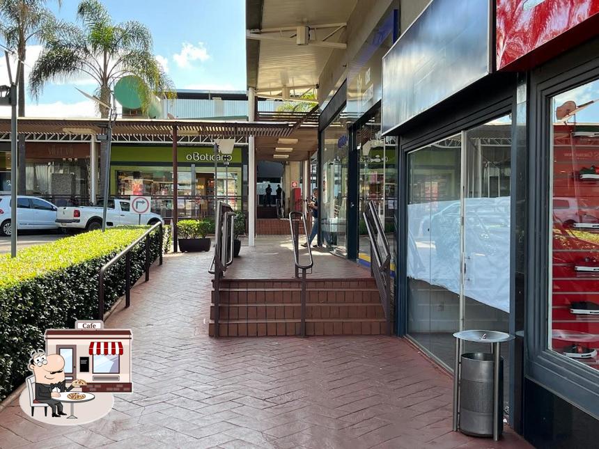 O exterior do Verdinho Canadá Shopping