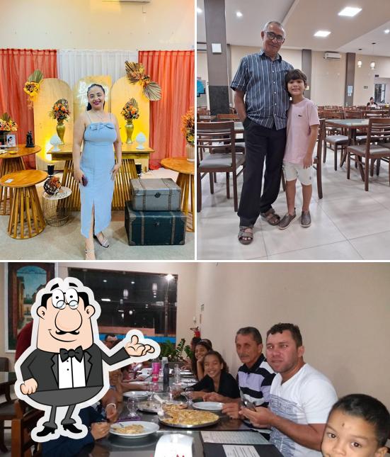 Sente em uma das mesas no Pizzaria Palazio