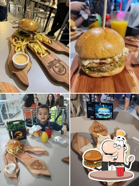 Consiga um hambúrguer no Grand Jurassic Restaurante - Americana