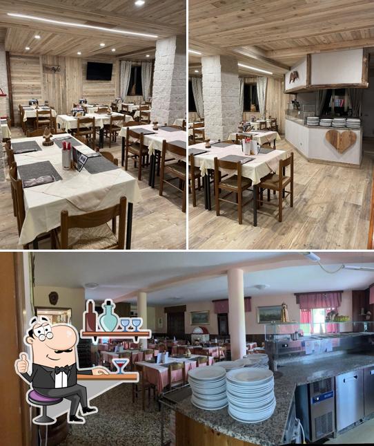 Siediti a un tavolo di Albergo Pizzeria Kaberlaba