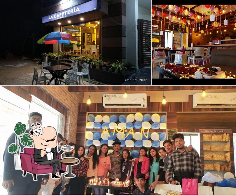 Check out how LA CAFETERIA looks inside