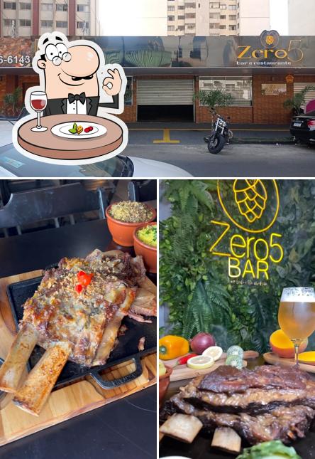 A ilustração do Zero5 Bar’s comida e interior
