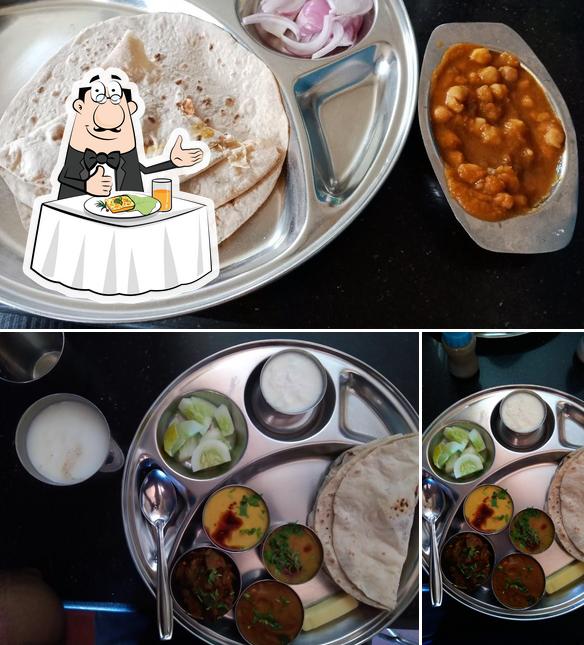 Food at DELLI CAFE
