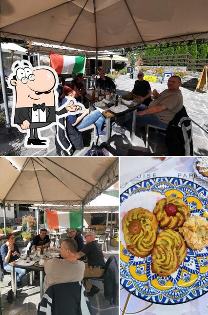 Siediti a un tavolo di Bar Paradise