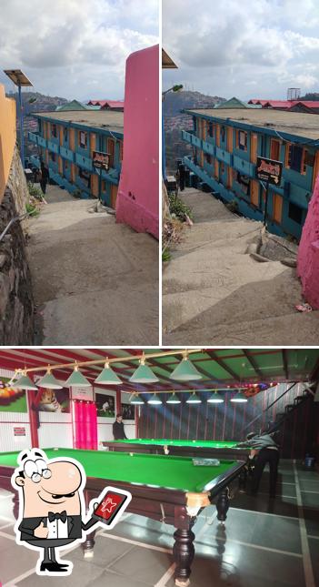 The exterior of Backyard Billiards/Food Chariot Food Truck